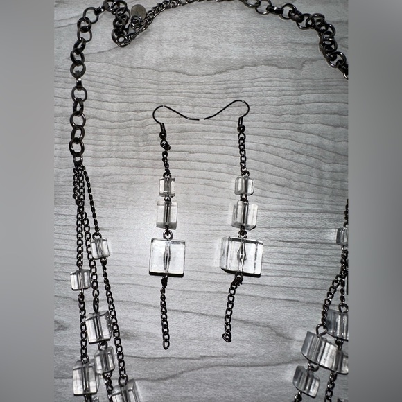 Lia Sophia Earring and necklace set- Clear Cube- Perfect Condition - Picture 3 of 3